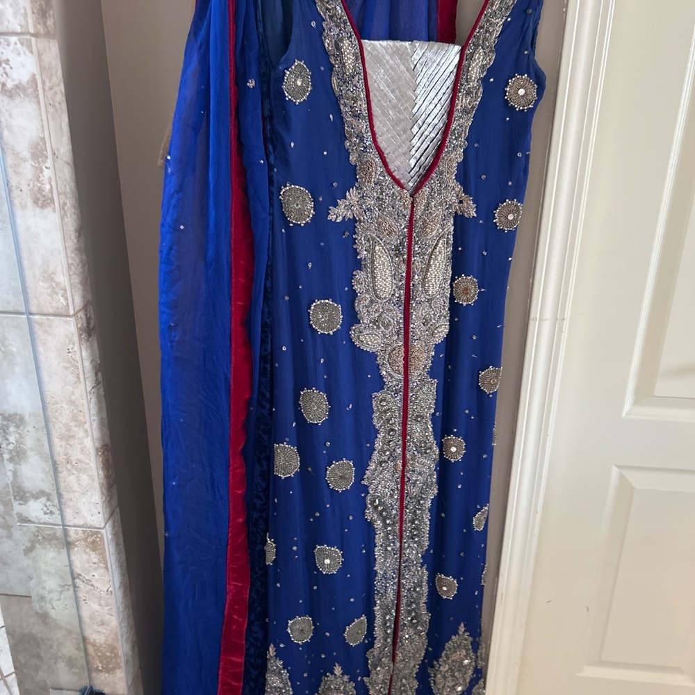 Extremely beautiful Indian Pakistani long gown - Picture 5 of 14